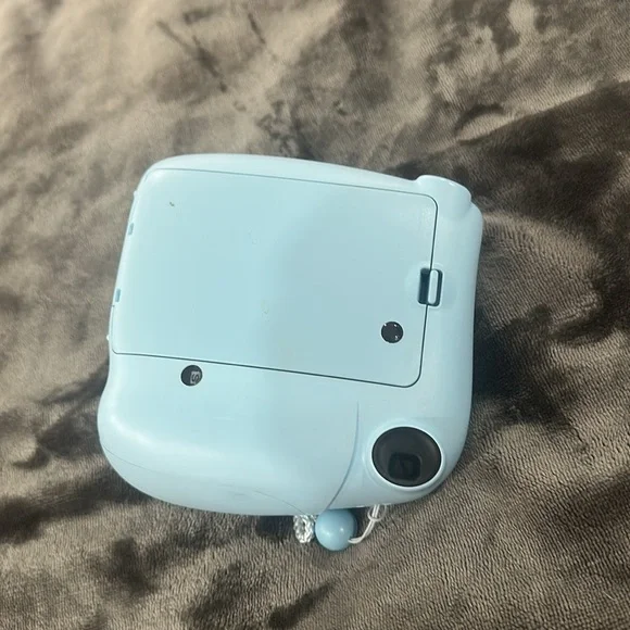 Fujifilm Instax Mini 7+ Instant Camera - Blue - Picture 2 of 7